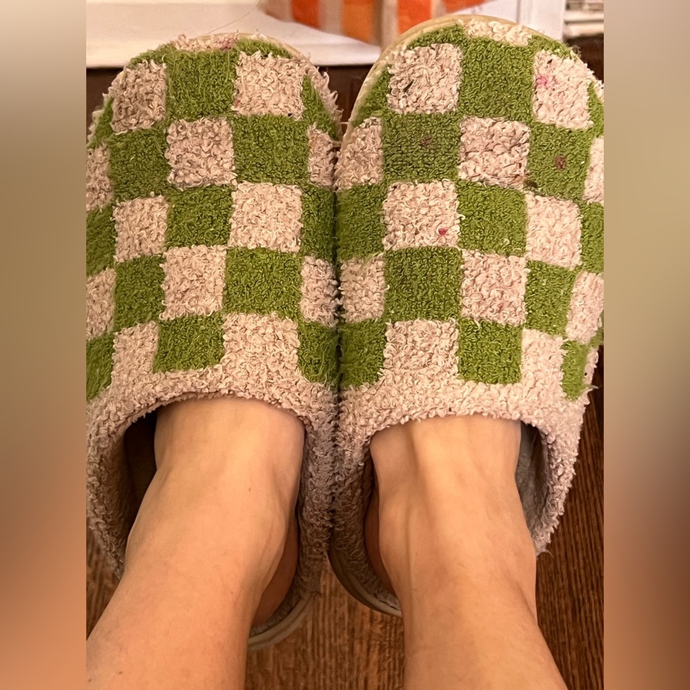 Use women’s slippers size 8-10 well worn